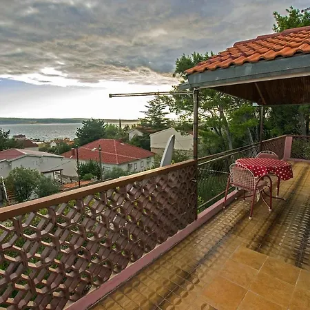 In Starigrad-paklenica 6846 Apartamento *