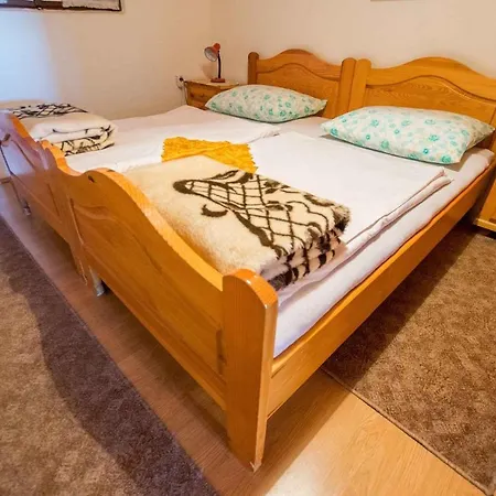 In Starigrad-paklenica 6846 Apartamento *
