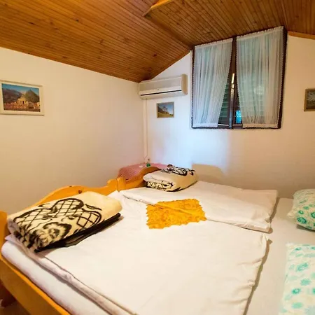 In Starigrad-paklenica 6846 Apartamento